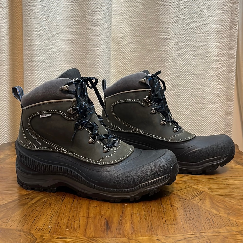 New without Tag  size 12 Eddie Bauer Snowfoil Boots waterproof